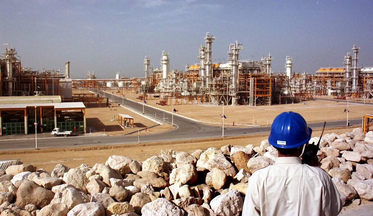 Город в иране крупный нефтедобывающий центр. Иран нефть. добыча нефти в иране. газодобывающая промышленность ирана. ассалуйе иран.