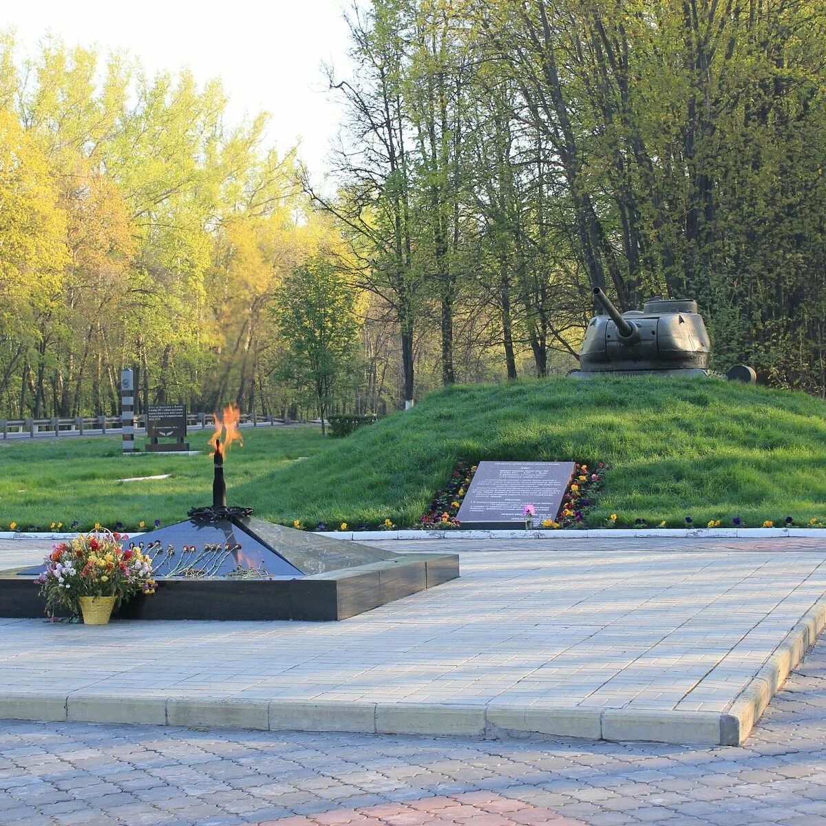 Памятник танкистам под орлом. Мемориал танкистам гвардейцам под мценском. Мемориал танкистам гвардейцам под мценском. Мемориал танкистам. Мемориал танкистам.