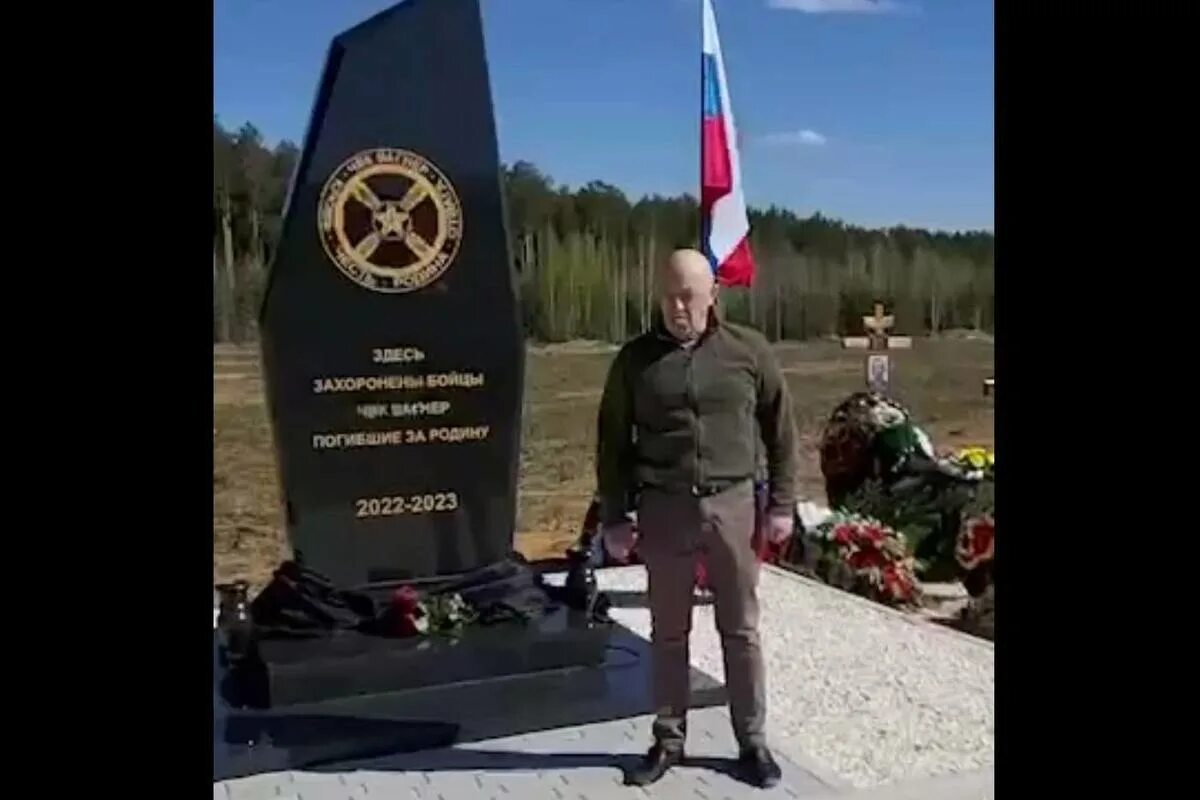 Сальск вагнер. Кладбище ЧВК Вагнер в Березовском. Звезда героя ЧВК Вагнер. Солдат Чак Вагнер.