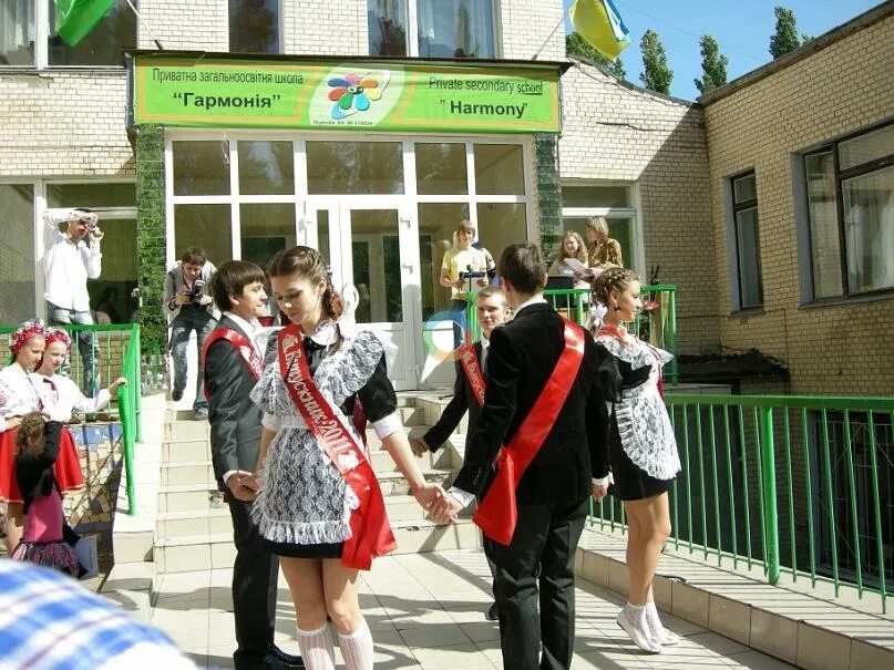 Старый городок школа. Школа Гармония Голицыно. Школа Гармония Уфа. Гармония школа 97 Ижевск. Школа Гармония Калуга.