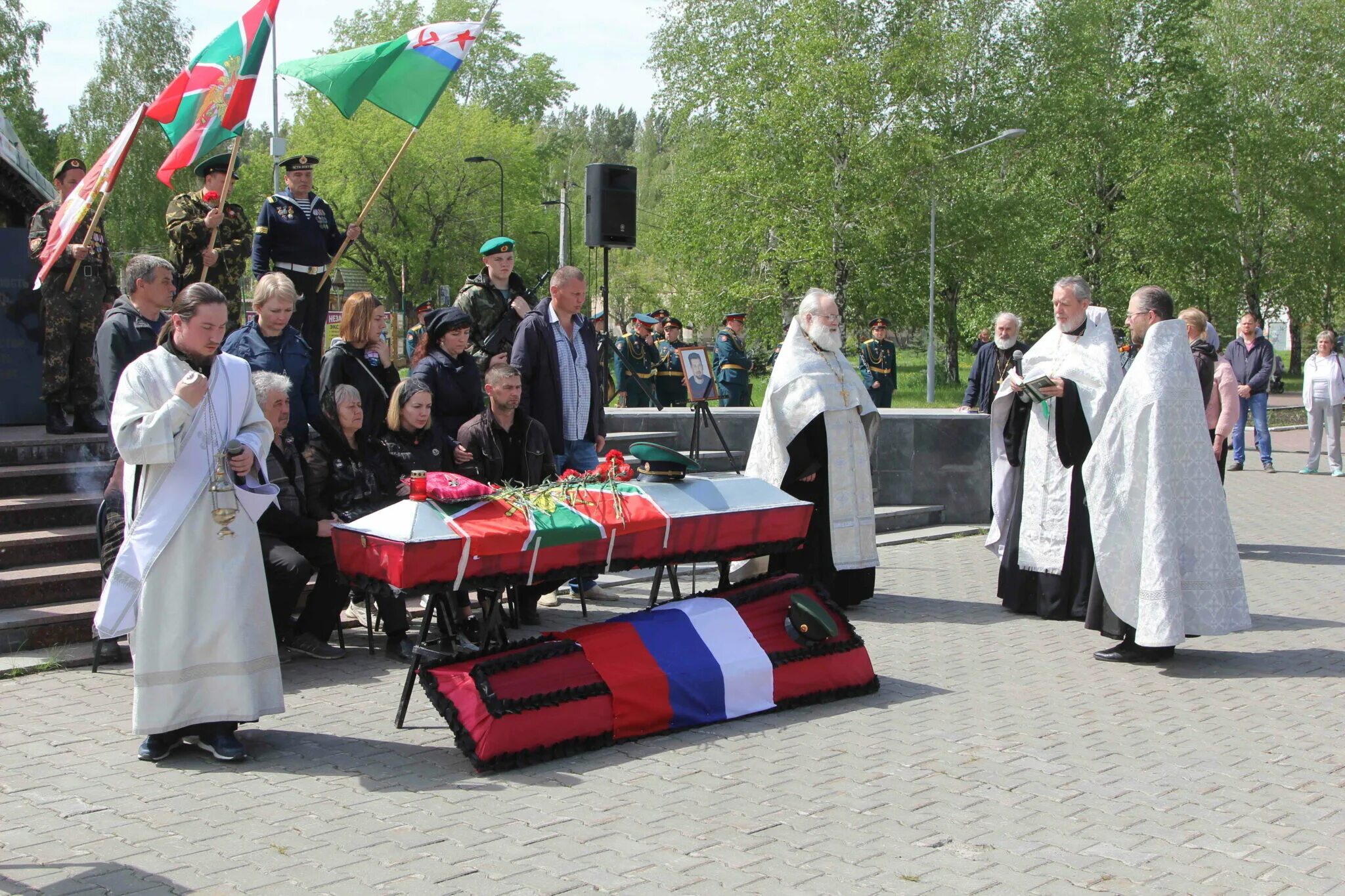 Прощание каменск уральский. Похороны в Каменске Уральском 25.05.22 на аллее. Аллея славы Каменск-Уральский. Аллея славы Каменск-Уральский прощание 25.05.2023. Прощание на аллее славы Каменск Уральский.