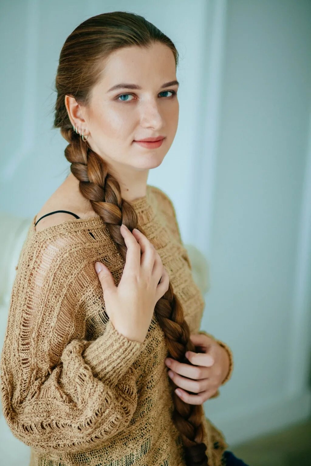 косы красивые на длинные. коса девицы. русские народные прически. девушка с длинной косой. женщины с косами.