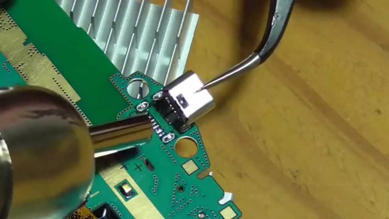 Замена usb разъема планшета. Замена системного разъема. Замена разъема зарядки планшета. Замена разъема зарядки на телефоне. Замена USB разъема.