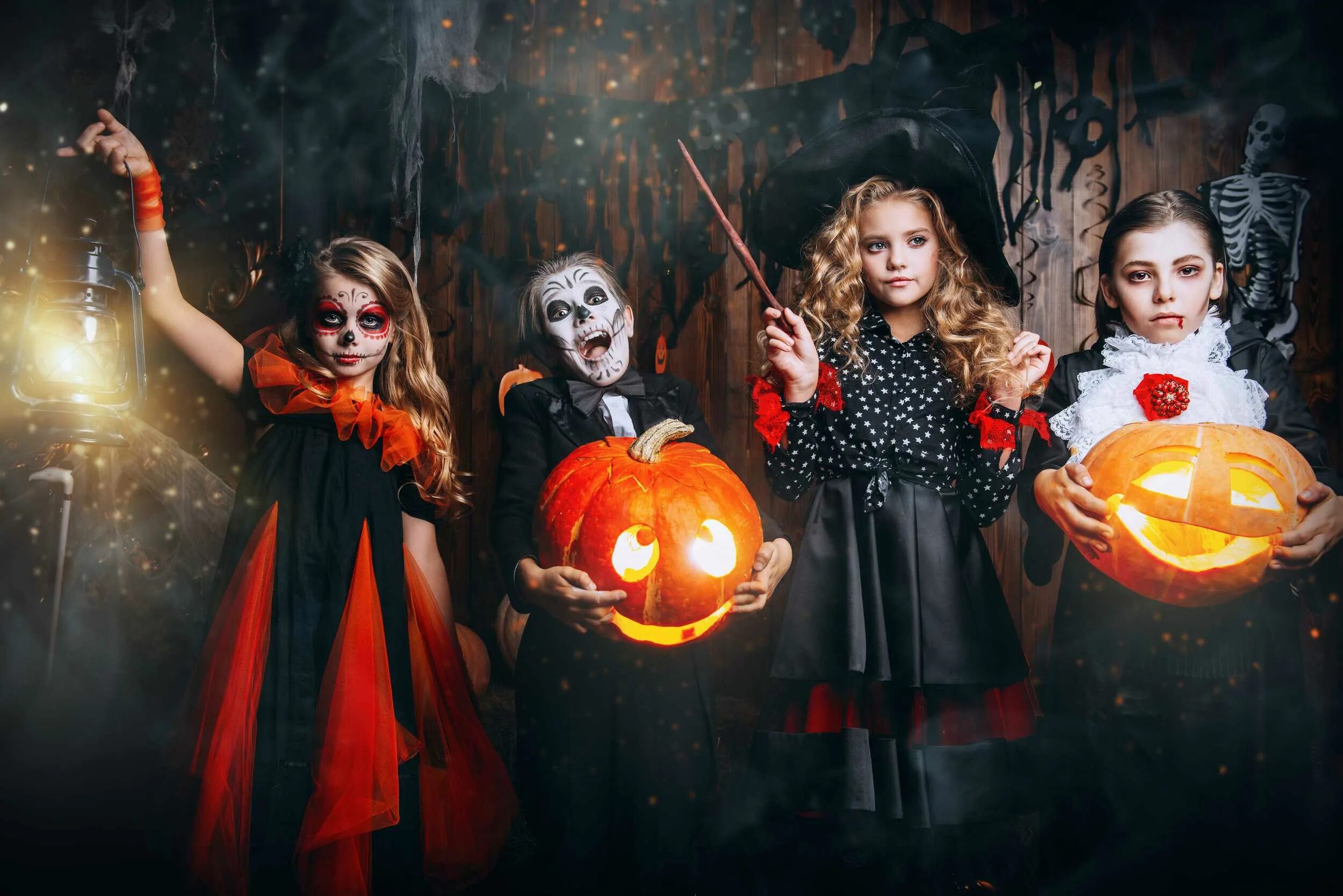 Какого будет хэллоуин. Хэллоуин Trick or treat. Helloween Trick or treating. Хэллоуин праздник. Праздник Хэллоуин для детей.