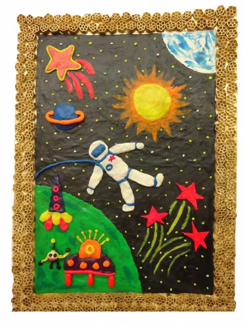 Поделка в сад 12 апреля день космонавтики. Поделки на тему космос. Поделка ко Дню космонавтики. Доделка ко Дню космонавтики. Поделка ко Дню космонавтики в детский сад.