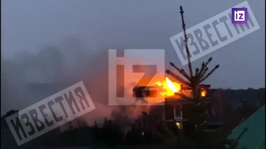 Мытищи юни пожар. Мытищи пожар леонидовка. Что горит в мытищах сейчас. Что горит в мытищах сейчас. Мытищи юни пожар.