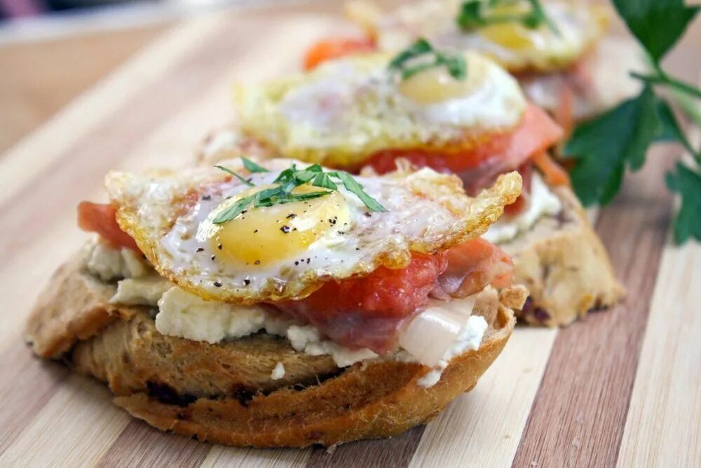 Испанский фаст фуд. Блюда на скорую руку. Быстрый завтрак на скорую руку. Быстрый завтрак на скорую. Красивый быстрый завтрак.