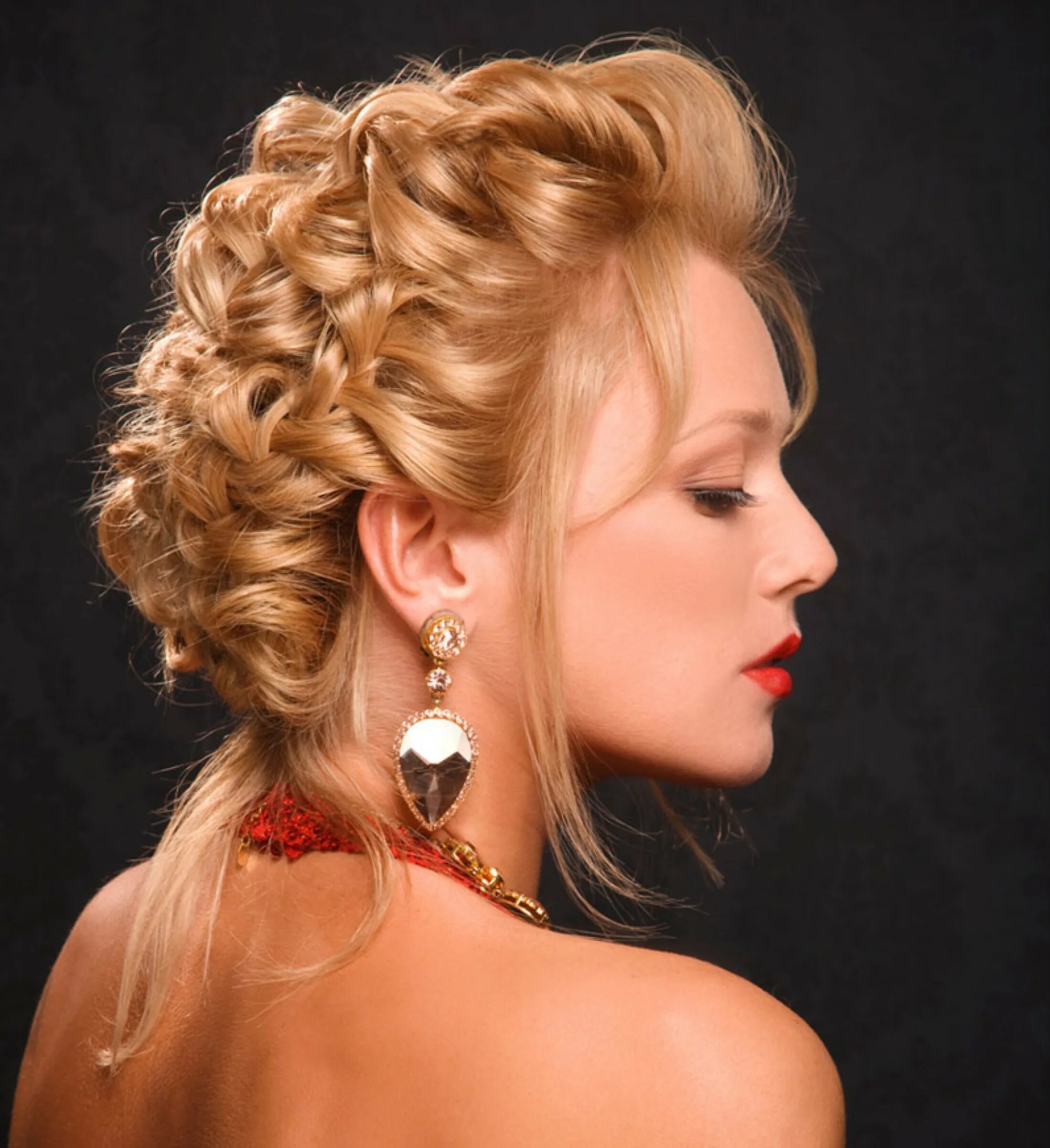 праздничные укладки. праздничные укладки. причёски на средние волосы. торжественные прически на короткие волосы. вечерние прически.