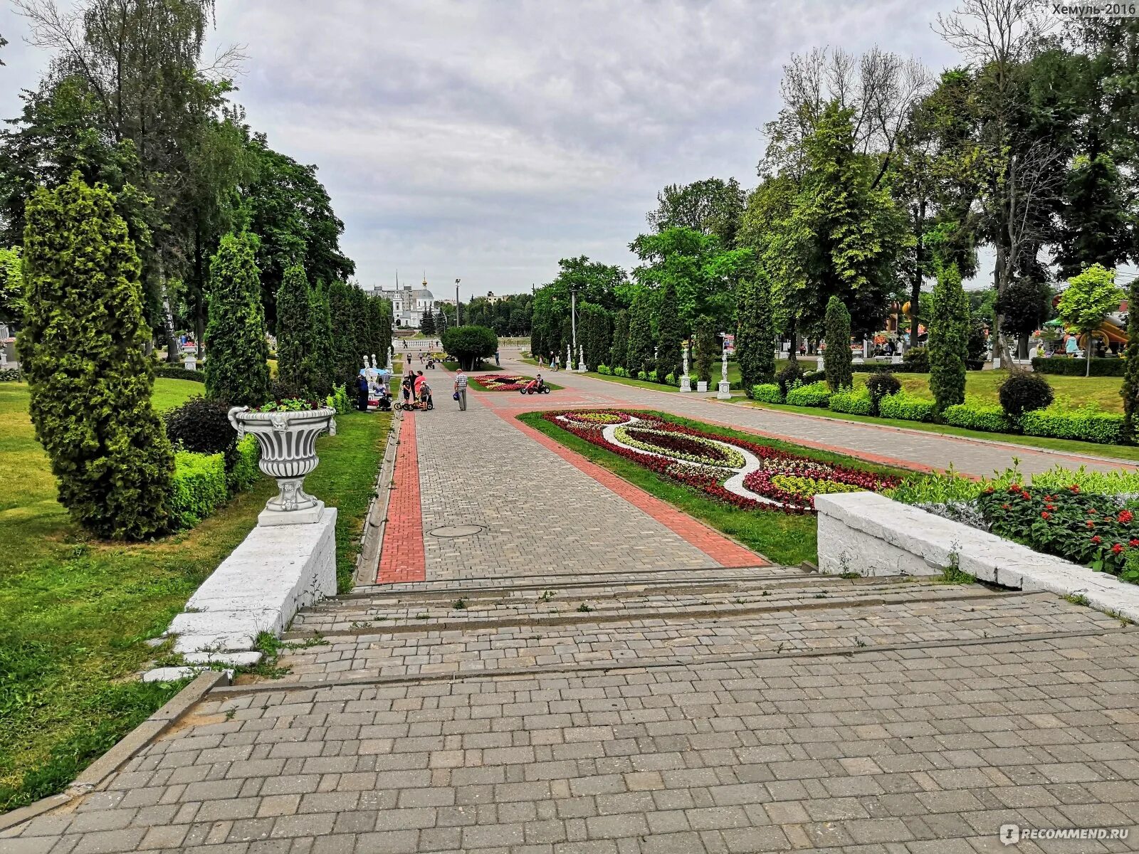 Сады тверь. Горсад Тверь. Городской парк Тверь. Тверь Заволжский парк городской сад. Аллея в Горсаду Тверь.