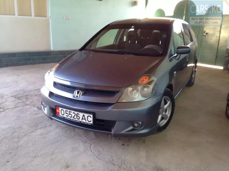 Хонда стрим левый. Honda Stream 2005. Хонда стрим 2005. Honda Stream 2005 год. Хонда стрим 2005 года.