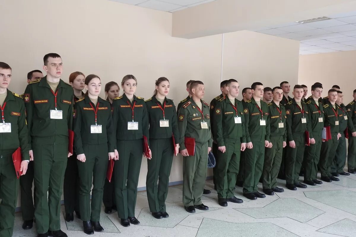 Курсанты на экзамене. Курсанты. Суворовское училище тверь воспитанник 5 класс. Курсанты военных вузов. Курсанты.