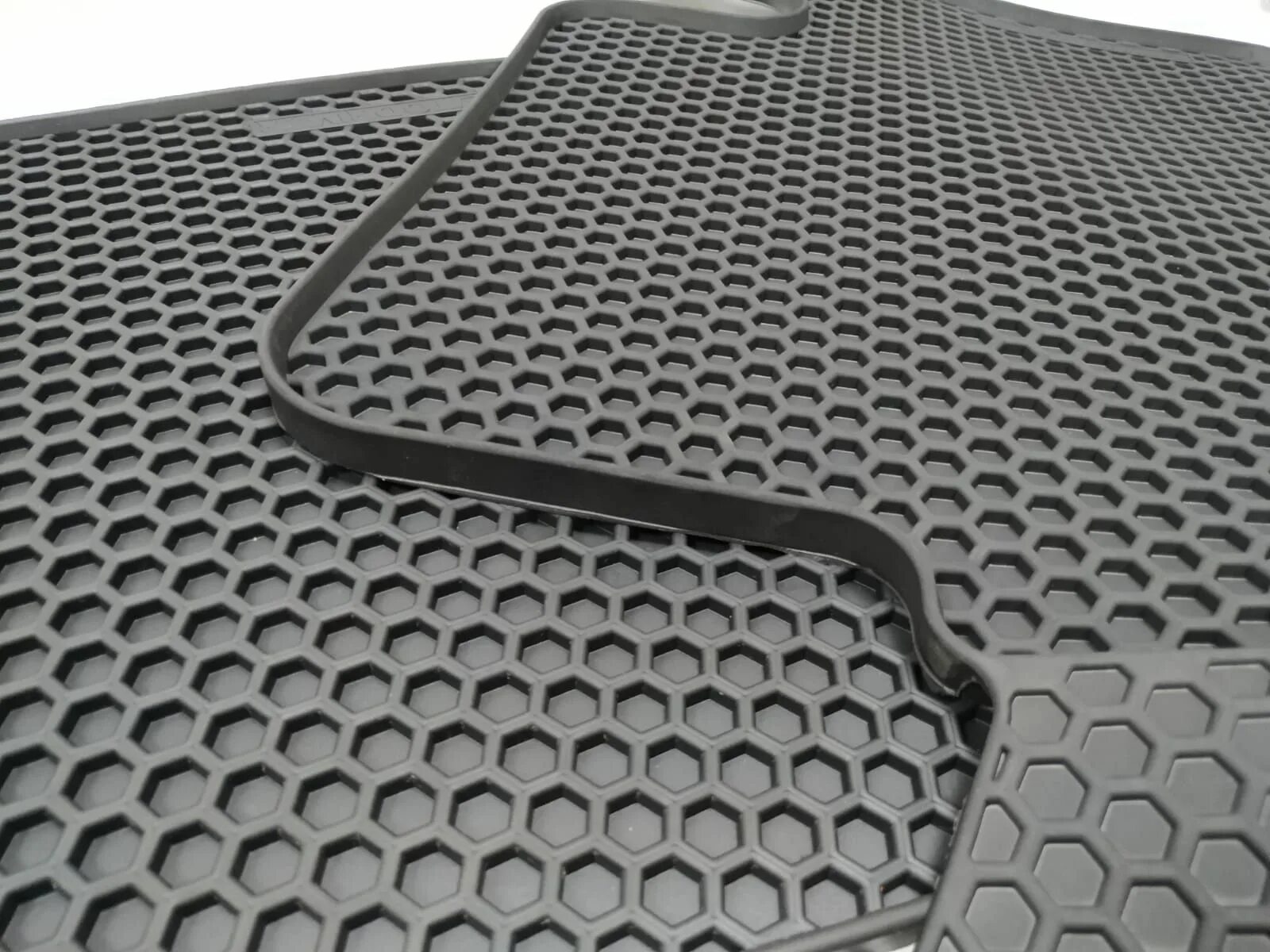 Резиновые соты. 1k1-061-550-ha-041. Коврики cs20 ваз 2110. Evts. Коврики автодрайвер нива тревел.