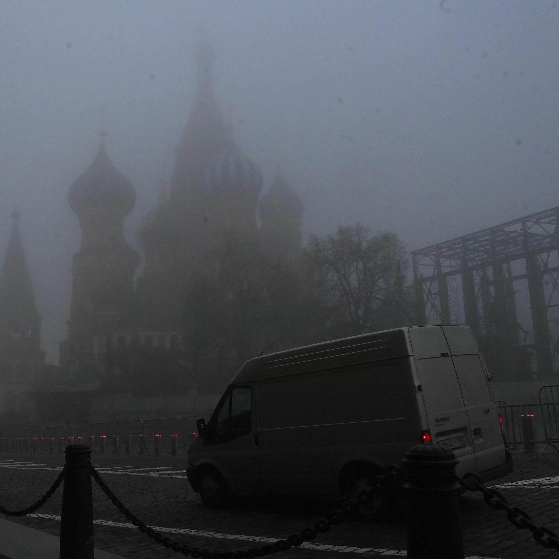 Дым пелена. Туман в Москве 2021 МГУ. Туман в Москве 2 ноября 2021. Радиационный туман в Москве. Сильный туман в Москве.