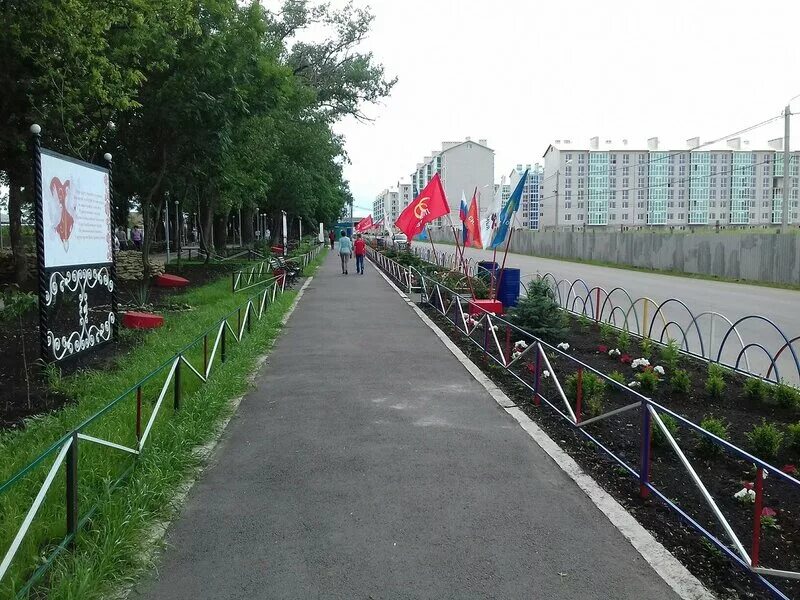 Москва михайловск. Аллея в Михайловске Ставропольского края. Аллея героев Михайловск. Достопримечательности Михайловска Ставропольского края. Парк Михайловск военным.