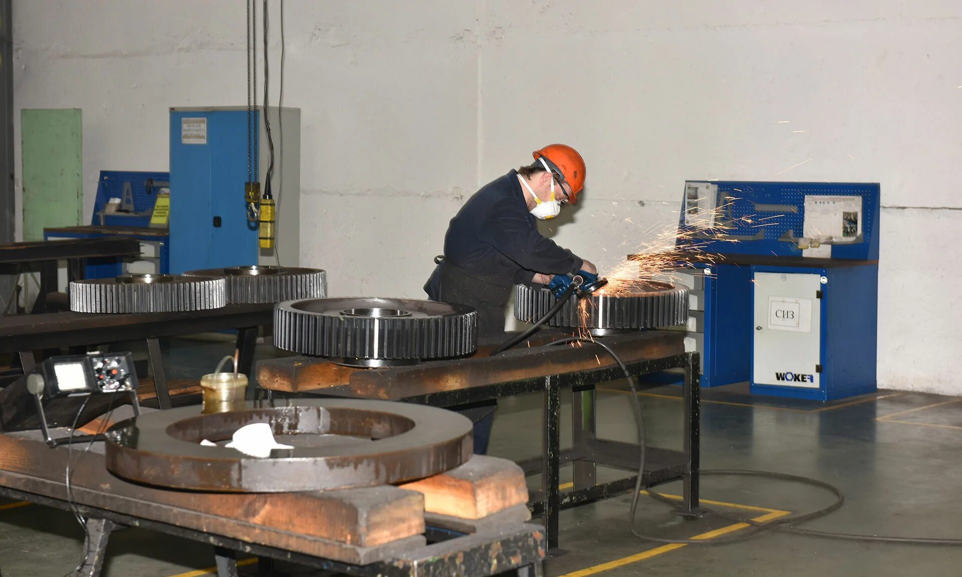 Бмз яковлев. Сварщик на полуавтомат. Сварка аргоном в ульяновске. Накс сварщика. Электросварщик на автоматических и полуавтоматических машинах.