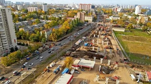 За последним поворотом открылась широкая дорога