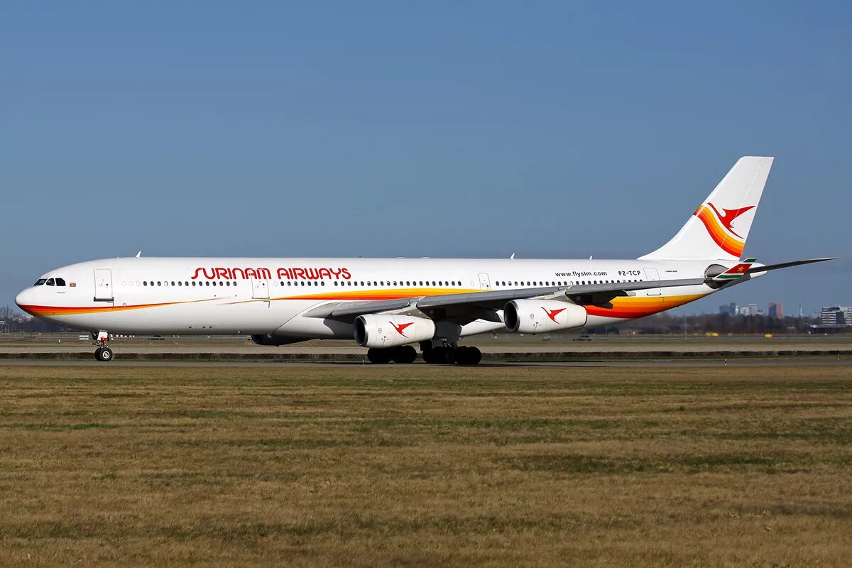 Armenia airlines. Airbus a340-300. Сирийские авиалинии а340. Авиакомпании flyone Armenia.