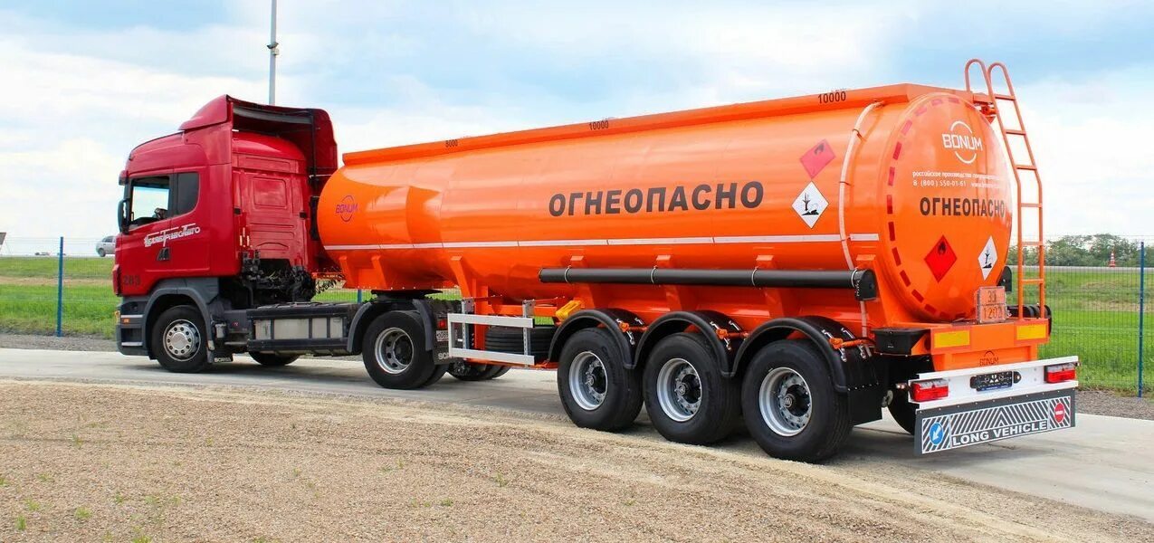 Перевозка опасных грузов в цистернах. Вольво fm 4*4 опасный груз. контейнер цистерна допог. топливозаправщик от 10м3 хендай. грузовик с цистерной.