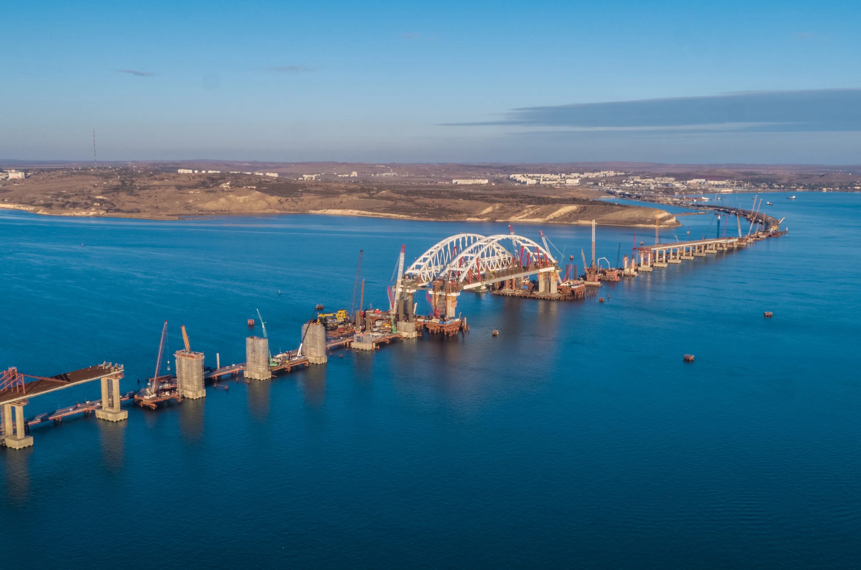 Крымский мост сегодня в реальном времени. Крымский мост через керченский пролив. крымский мост керченский пролив. крымский мост керчь. мост в крыму через керченский пролив.