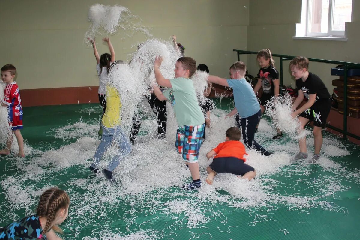 Развлечение день здоровья. Спортивное развлечение день здоровья. Спортивно развлекательная игра ко Дню здоровья. День здоровья. День спорта.