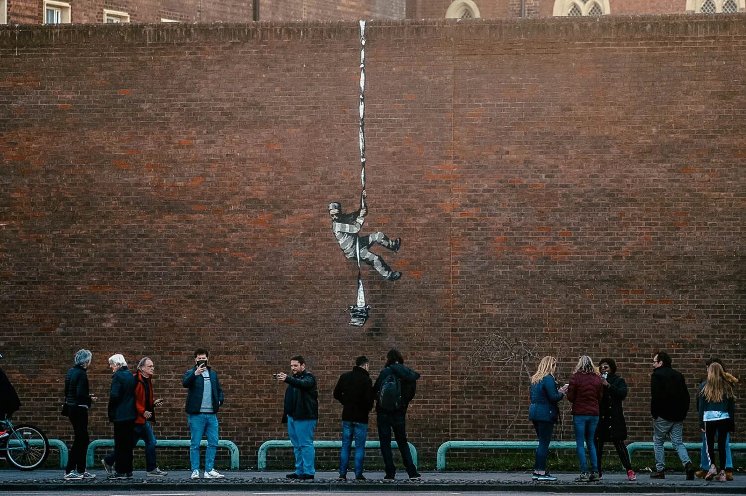 Бэнкси Оскар Уайльд. Banksy тюрьма. Бэнкси на Оскаре. Новая картина Бэнкси.