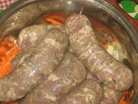 Как приготовить купаты в мультиварке. Купаты на сковороде с подливкой. купаты в микроволновке. купаты с томатной пастой. потушить купаты.