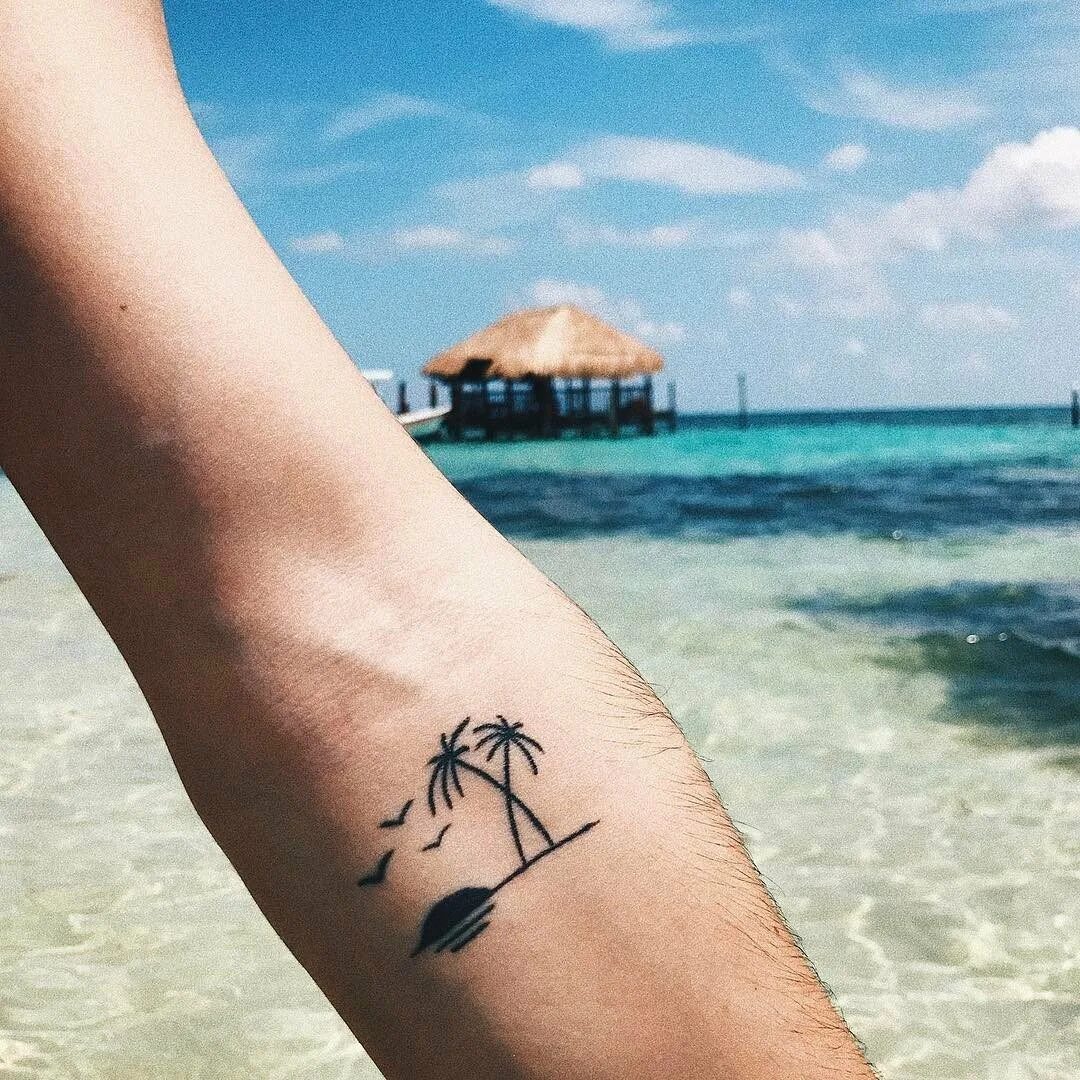 Тату на руке море. Тату палм бич. тату море. тату пальма маленькая. тату с морем для девушек.
