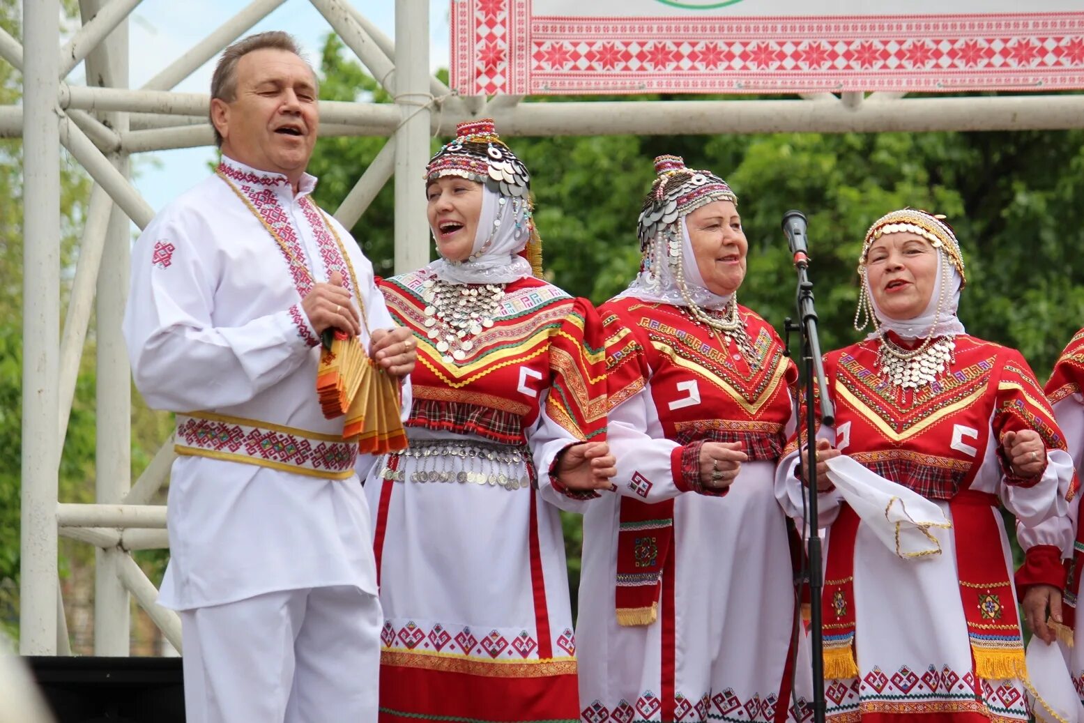 Culture shock. Жители буркина-фасо. Сотрудники компании эйч энд эм. Буркина фасо. Мордва (мордвины, мордовцы).