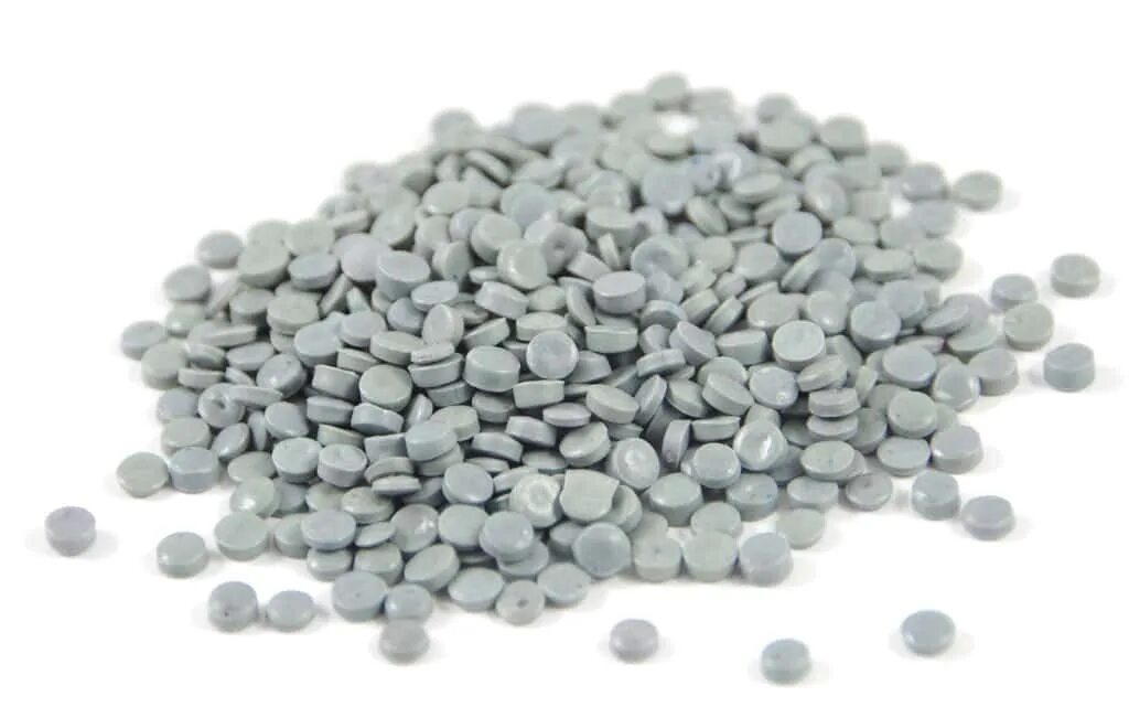 0 25 0 30 мм. PVC granulate Grey. Plastic granules isolated. Yonji granul. Нарезка медных гранул.