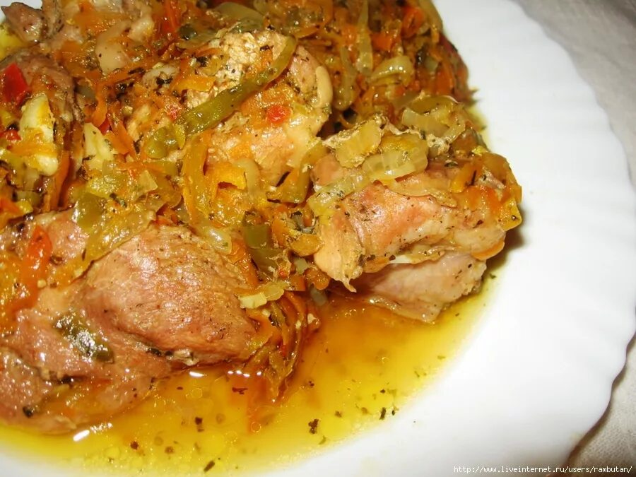 Куриные бедра с картошкой. Куриные бедра с картошкой и морковью. Куриные бедра с морковью и луком. Куриные бедра с морковью и луком. Куриные бедра с морковью и луком.