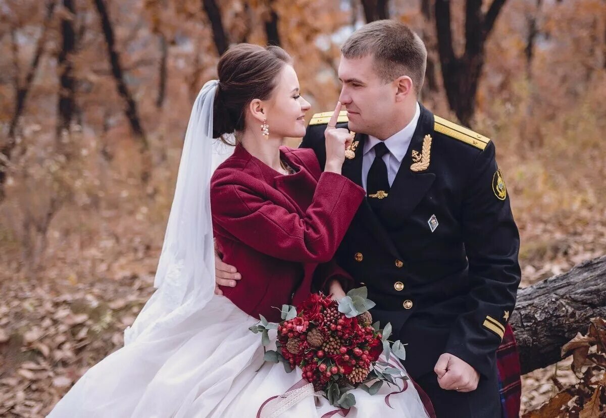 Жена военного за границей. Свадебная фотосессия в военной форме. Невеста в военной форме. Свадьба в офицерской форме. Свадебная фотосессия с офицером.