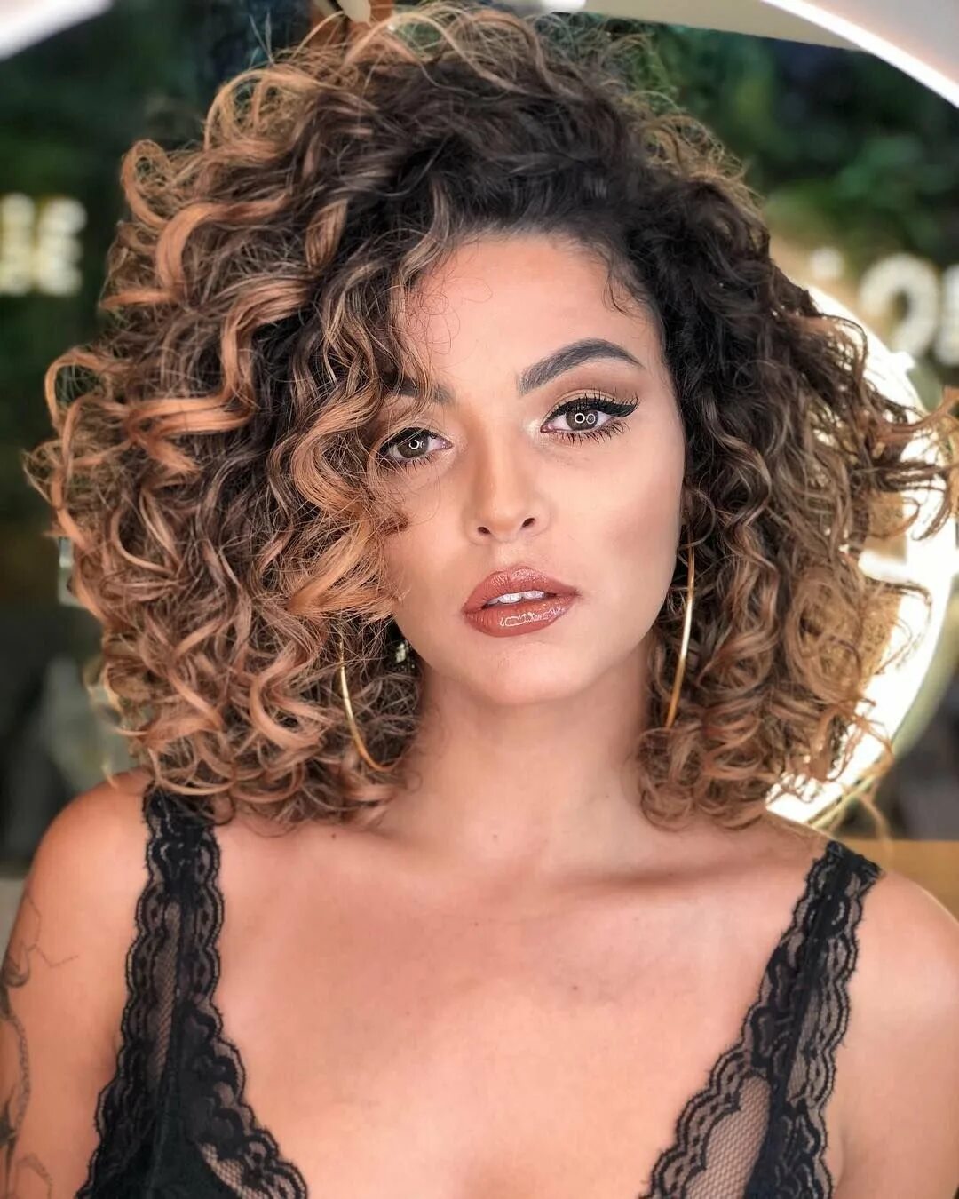 Окрашивание кудрявых. Curly bob модель. причёски на кудрявые волосы. окрашивание кудрявых волос. причёски для пышных кудрявых волос.