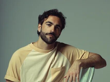 Marco mengoni boyfriend