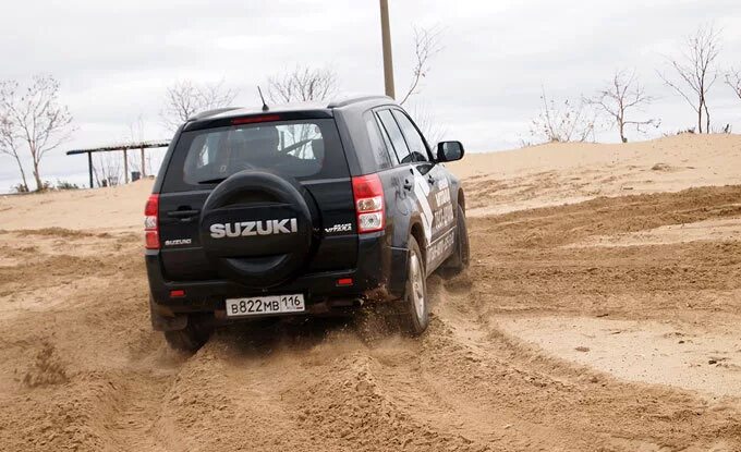 Suzuki vitara расход. Сузуки Гранд Витара тест драйв. Гранд Витара Сузуки 2000 тест драйв. Suzuki Grand Vitara 2.0 2008 тест драйв. Сузуки Гранд Витара тест драйв на бездорожье.