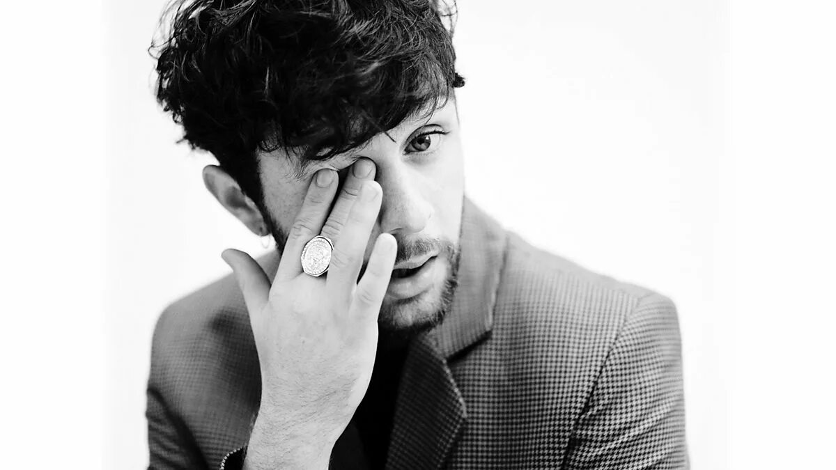 Tom grennan. Том Греннан фото. Tom Grennan - found what i've been looking for. Lighting Matches Tom Grennan перевод.