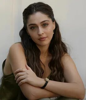 Кеудесі бар қызды байлап қойыпты