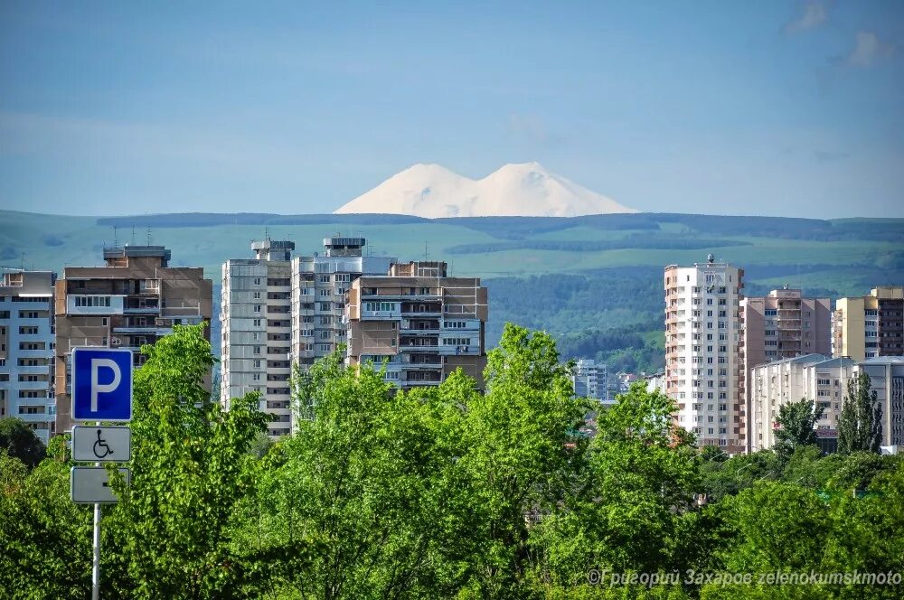 Железноводск суворовская. Кисловодск Эльбрус. Вид на Эльбрус из Кисловодска. Нальчик гора Машук. Кисловодск вид на Эльбрус.