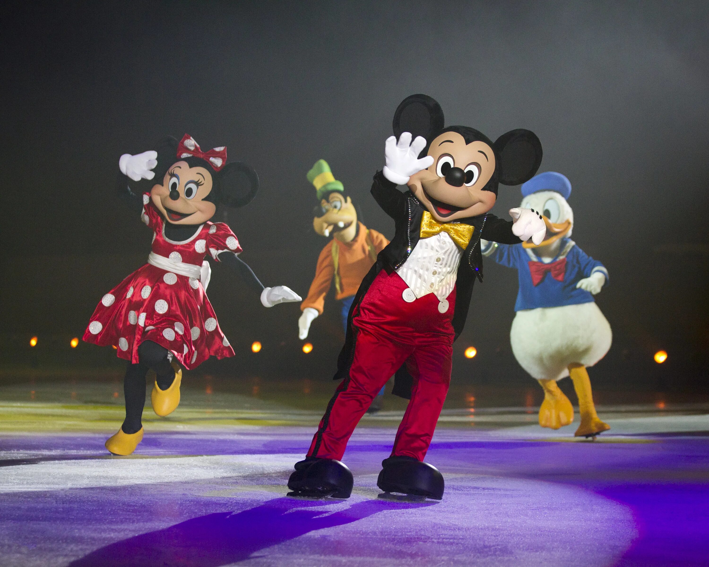 Show on ice. Disney on ice - tv spots. Disney on ice. шоу на дисней 2012. Disney on ice.