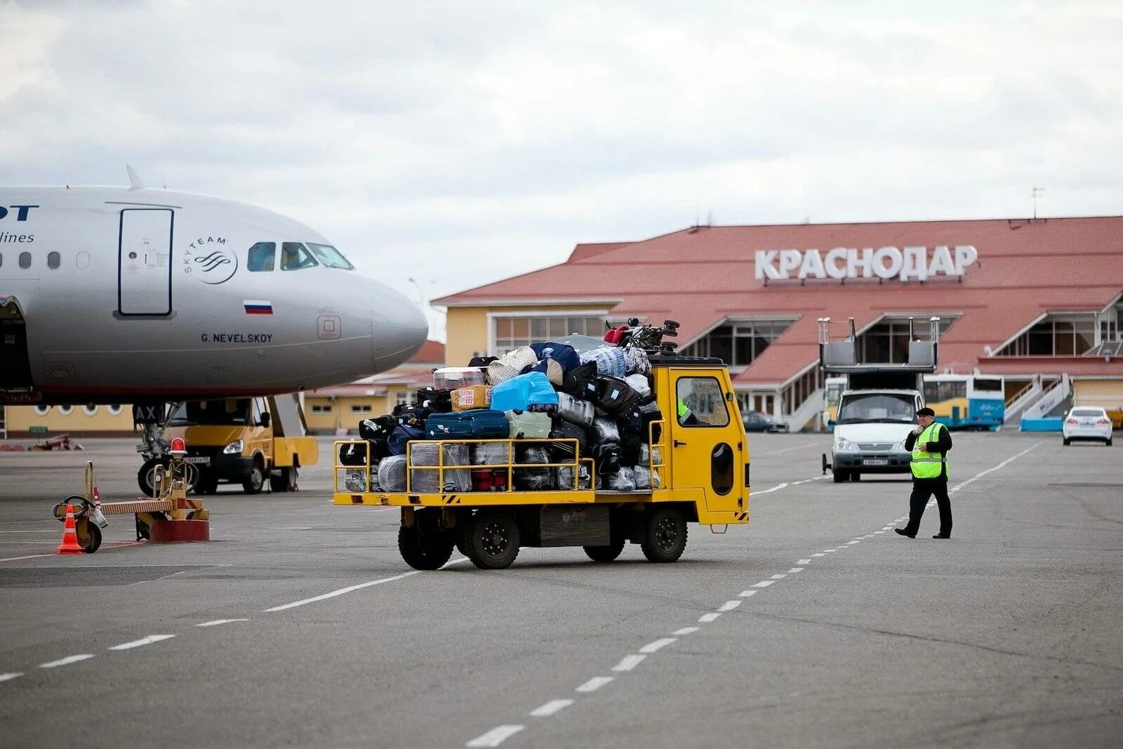 Сайт аэропорта краснодар. Аэропорт Краснодар. Краснодар аэропорт Краснодар. Аэропорт Пашковский, г. Краснодар. Аэропорт Краснодар самолеты.