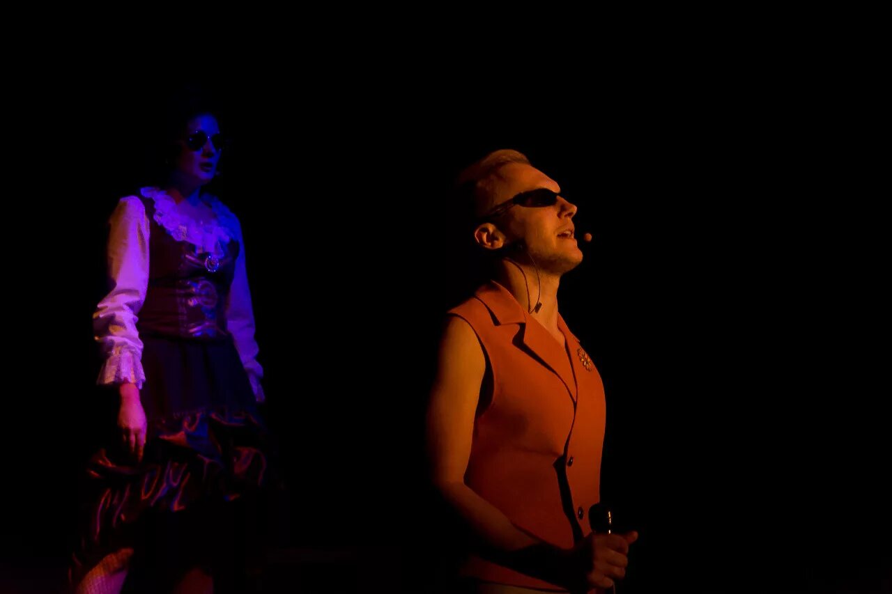 В пылающей тьме. В пылающей тьме. Казачий театр эти свободные бабочки. В пылающей тьме спектакль волгоград. В пылающей тьме спектакль волгоград.