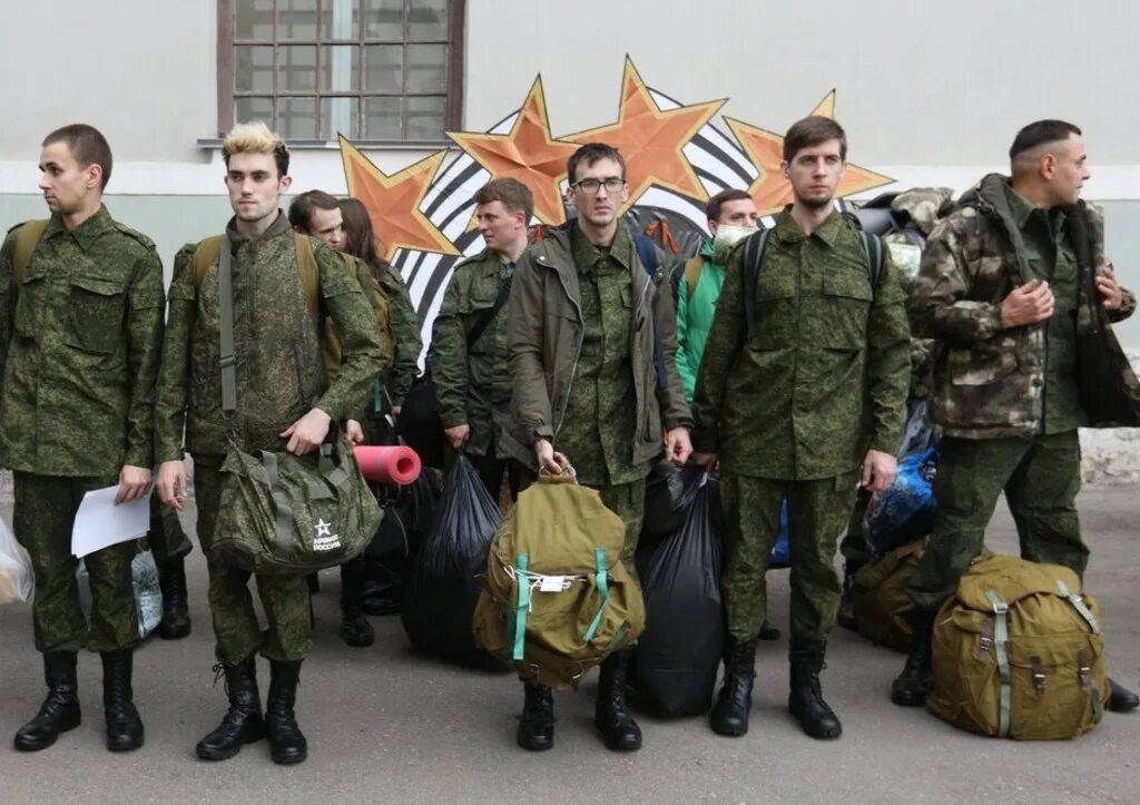 Забирают сейчас по мобилизации. Контрактники. Военкомат мобилизация. Призыв мобилизация. Мобилизация рф 2022.