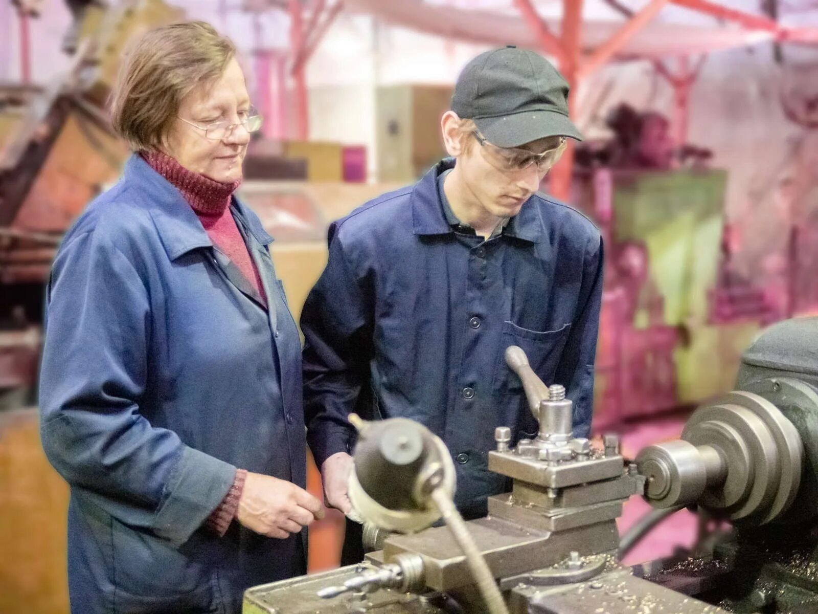 Моторный завод чтз. Завод чтз челябинск. Моторный завод чтз. Директор чтз уралтрак 2021. Моторный завод чтз.