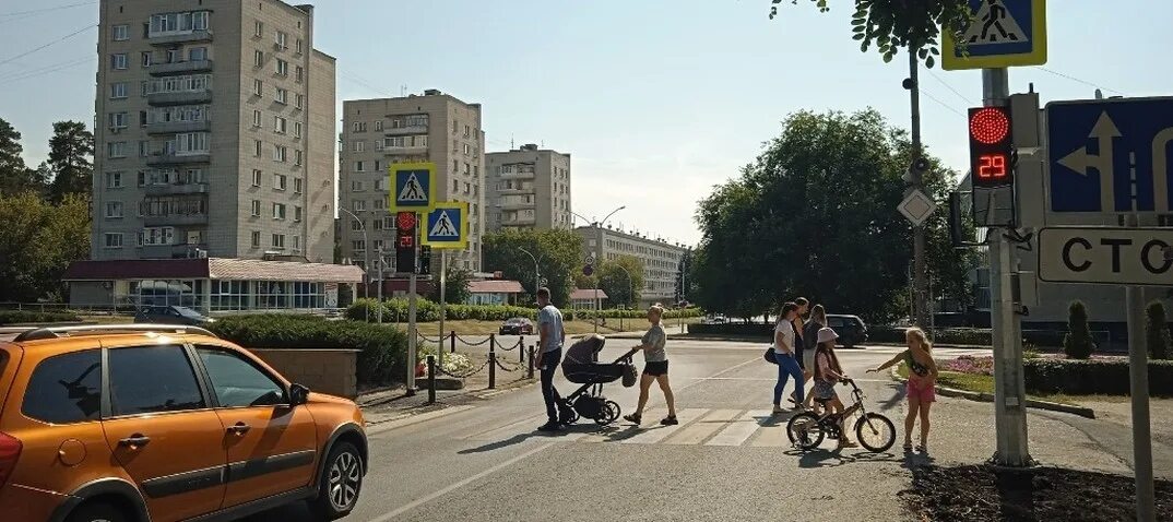 Светофор заречный свердловская. Перекресток Заречный. Проспект 30-летия Победы, 22. Новые светофоры на бульваре старый Оскол. Новый светофор на Шнитникова в Нижнем Новгороде.