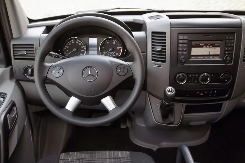 Mercedes-benz sprinter 2012 салон. Mercedes-benz sprinter w906 салон. Mercedes sprinter 2005 салон. приборная панель мерседес спринтер 2013. Mercedes benz sprinter 906 салон.