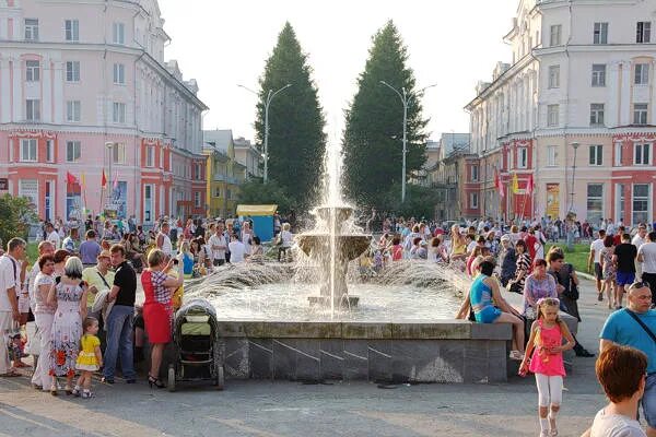 Североуральск центр города. Североуральск фонтаны. Североуральск фото города. Площадь североуральска