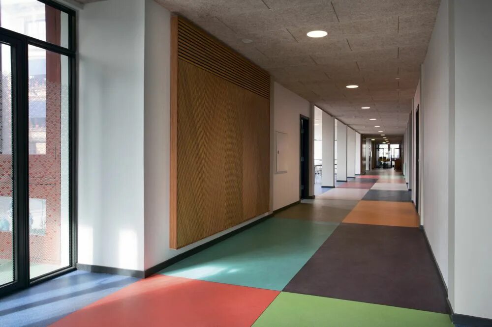Линолеум polyflor 2000 pur. Керамогранит для пола в школе. Полы коридоры школа. Коммерческий линолеум форбо. Форбо мармолеум начальная школа и детский сад.