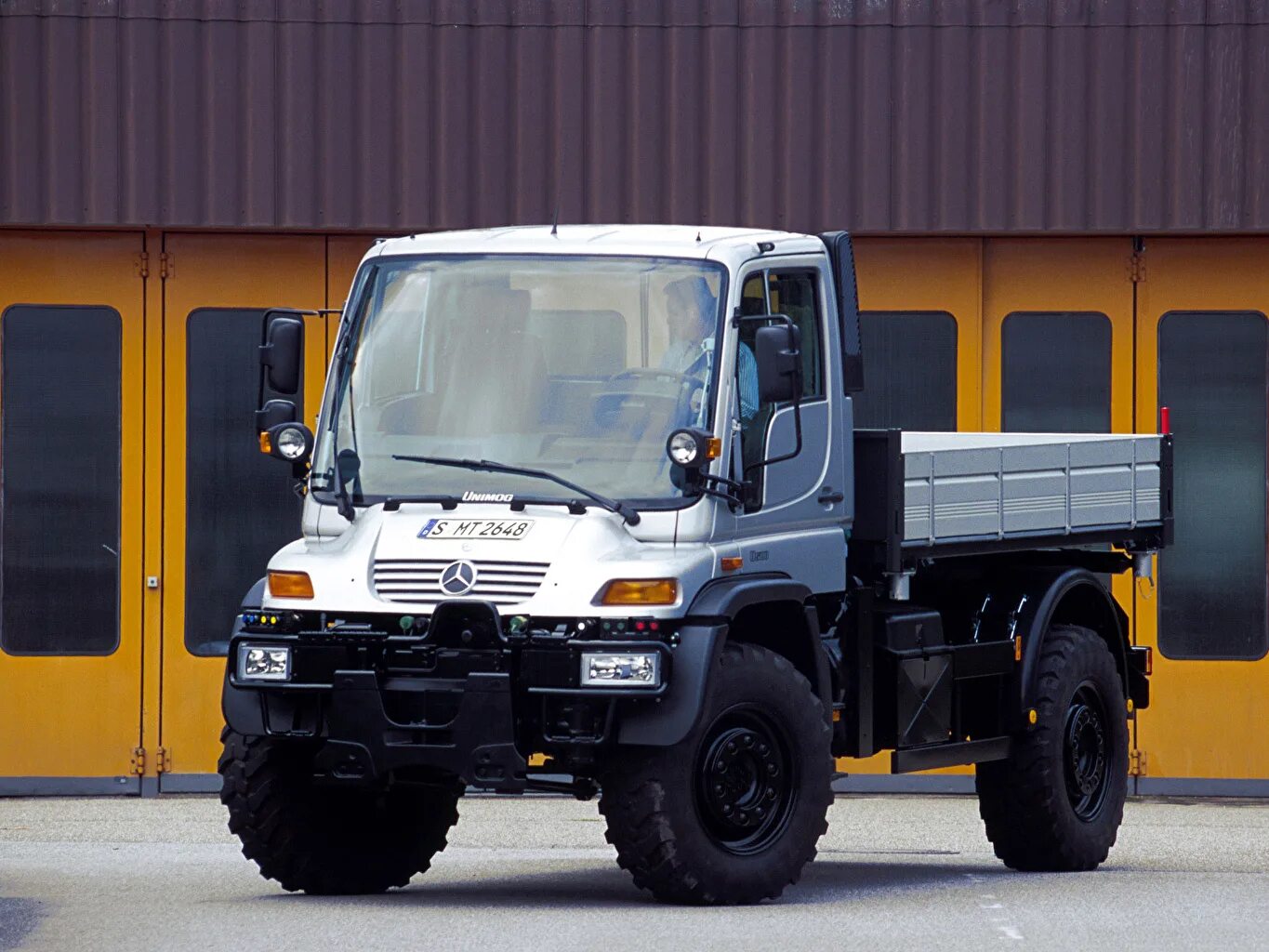 Небольшие грузовики. Mercedes-Benz Unimog u500. Mercedes Unimog u500. Mercedes Unimog 500. Мерседес Unimog u500.