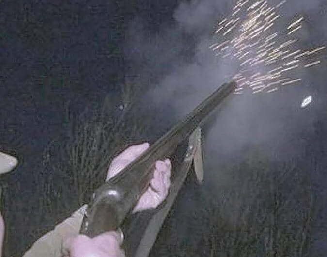 Выстрелы разом