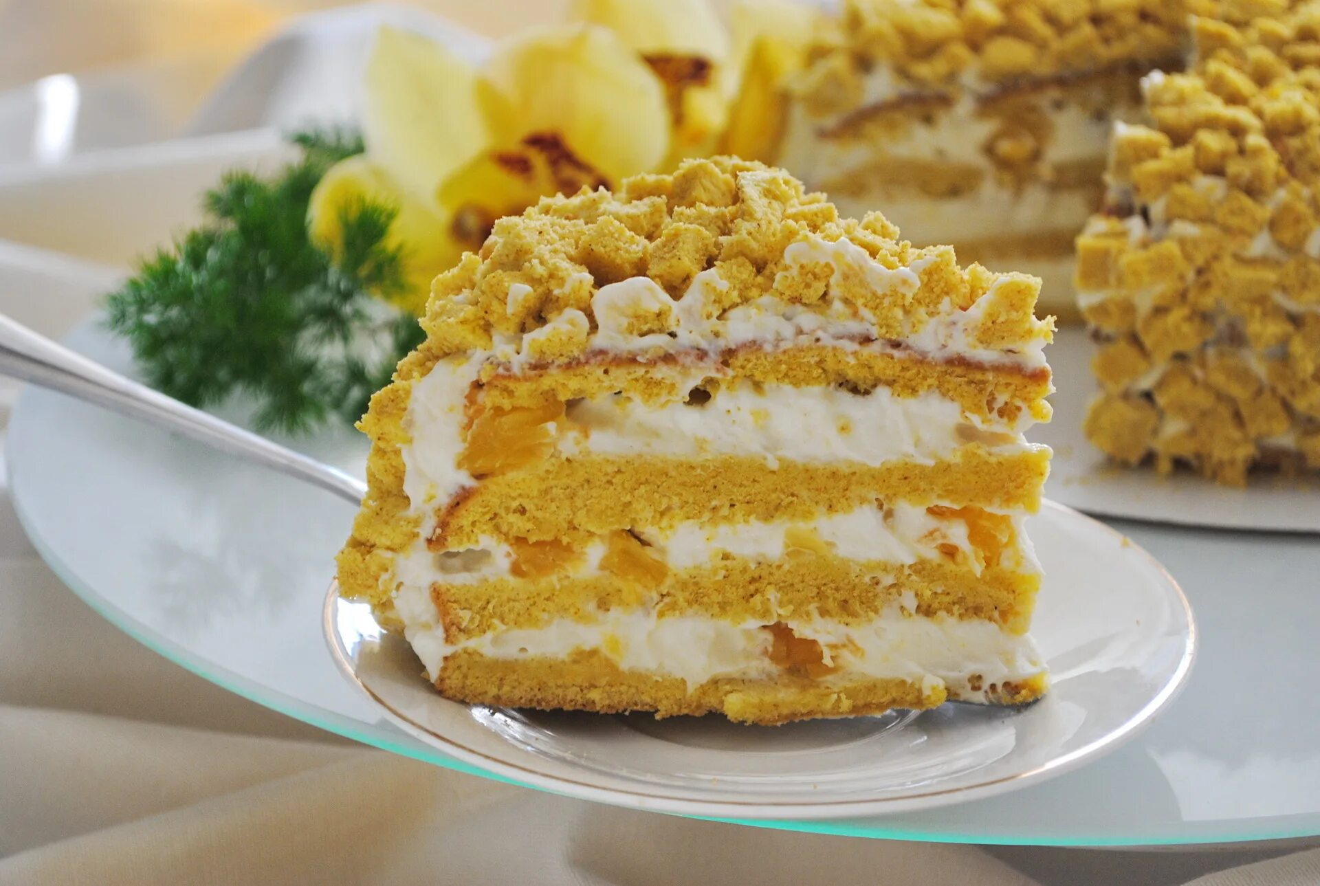 Украсить торт мимоза. Итальянский торт Мимоза. Бисквитный торт Мимоза. Торт Мимоза от Селезнева. Торт с ананасами.