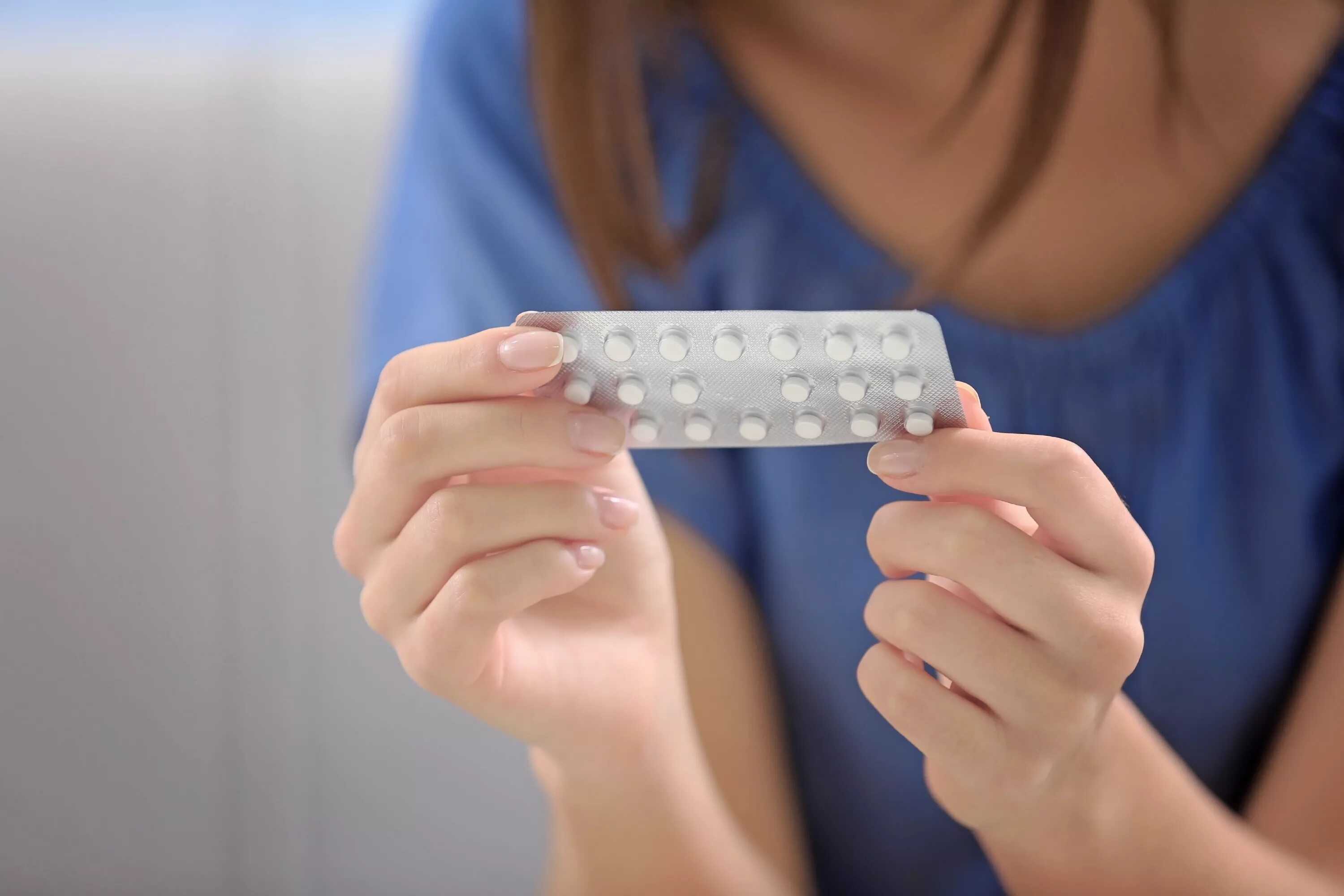 Можно пропускать противозачаточные таблетки. Гормональная контрацепция. Комбинированные оральные контрацептивы таблетки. Оральные гормональные контрацептивы. Противозачаточные для девушек.
